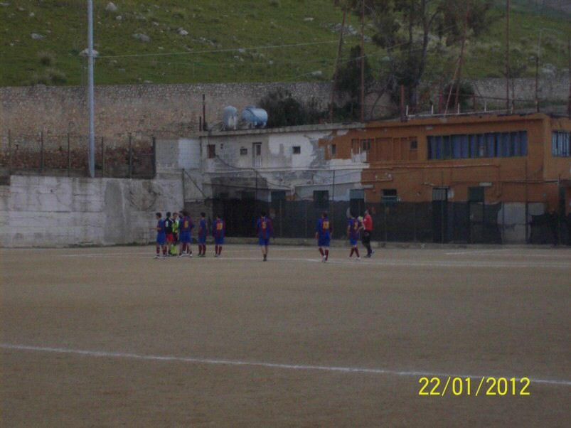 Proteste dopo il gol con la mano del n° 16 dello Sparta.jpg
